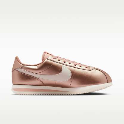 Nike Cortez Schuh (Damen) – Metallic Red Bronze/Rose Whisper/Sail