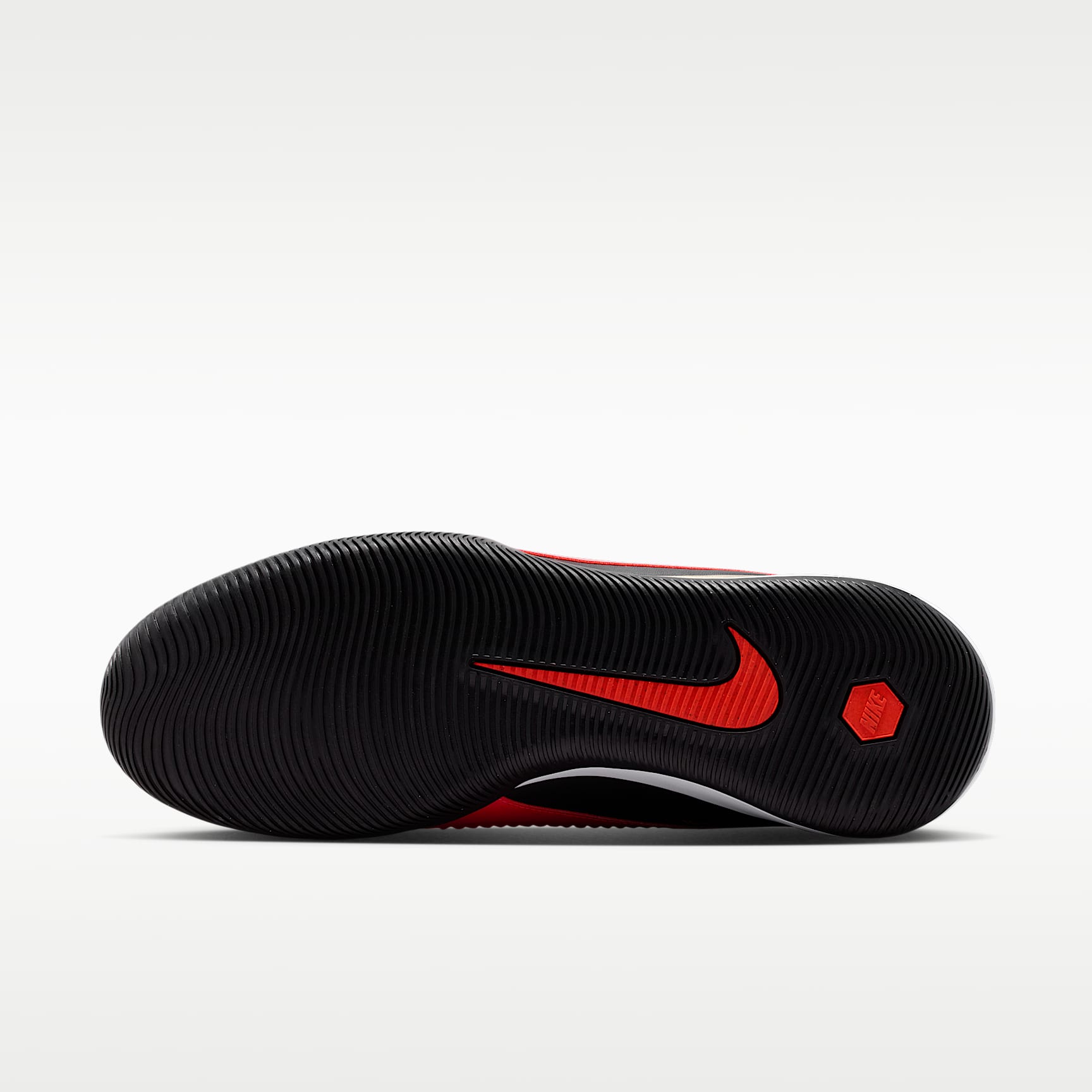 Nike Phantom 6 Low Academy Fußballschuh für Hallen- und Hartplätze – Bright Crimson/Schwarz/Blur