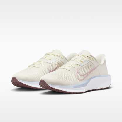 Nike Quest 6 Straßenlaufschuh (Damen) – Sail/Hydrogen Blue/Tattoo/Particle Rose