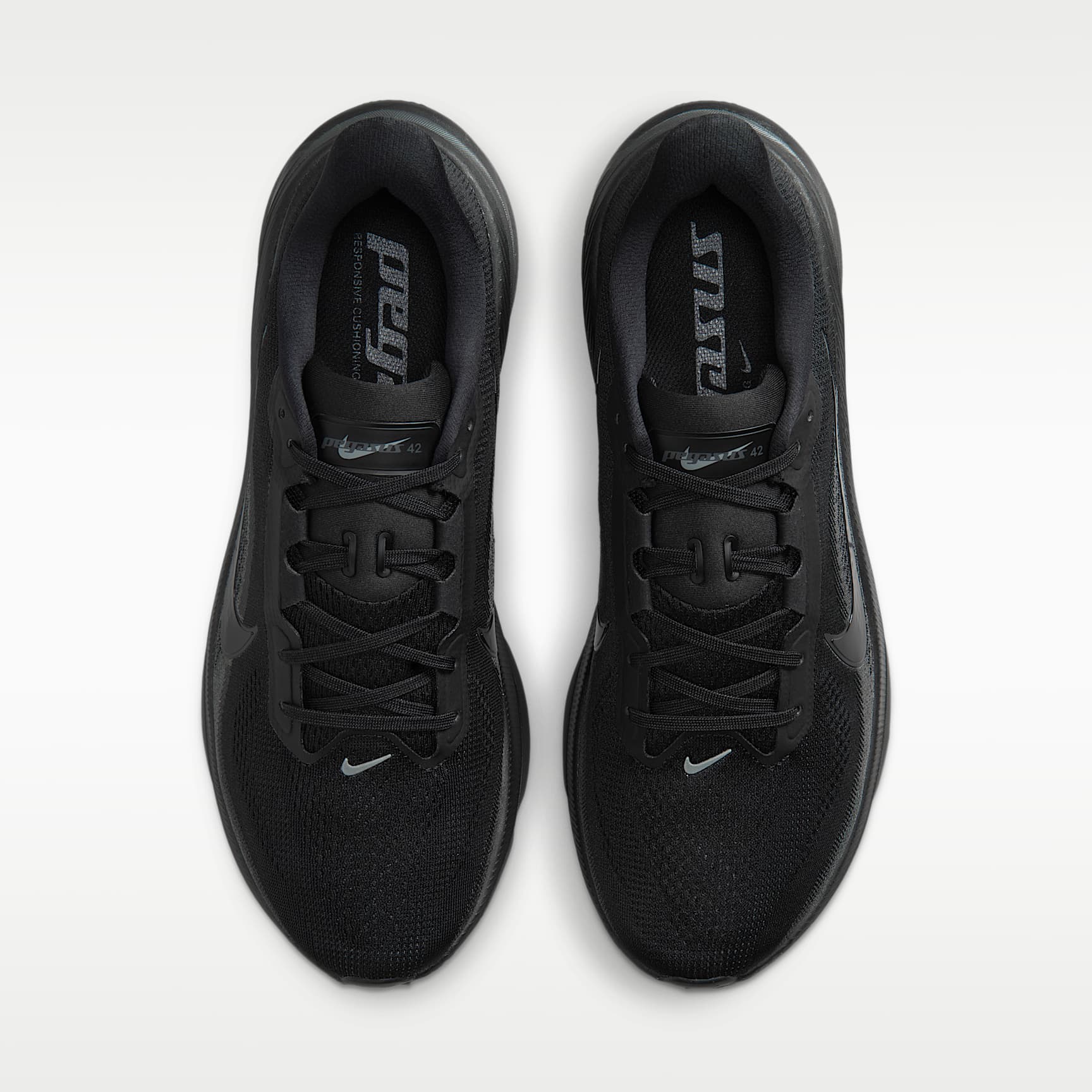Nike Pegasus 42 Straßenlaufschuh (Herren) – Schwarz/Anthracite/Schwarz