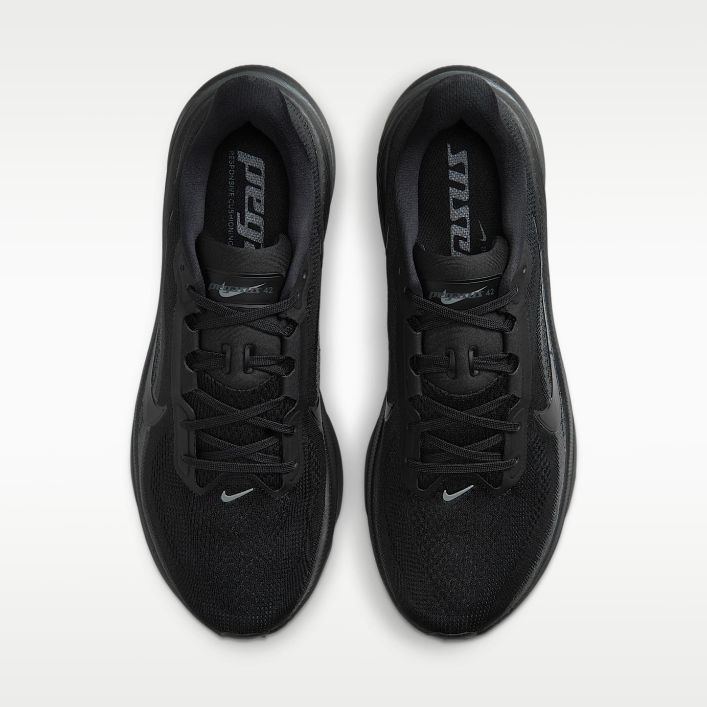 Nike Pegasus 42 Straßenlaufschuh (Herren) – Schwarz/Anthracite/Schwarz