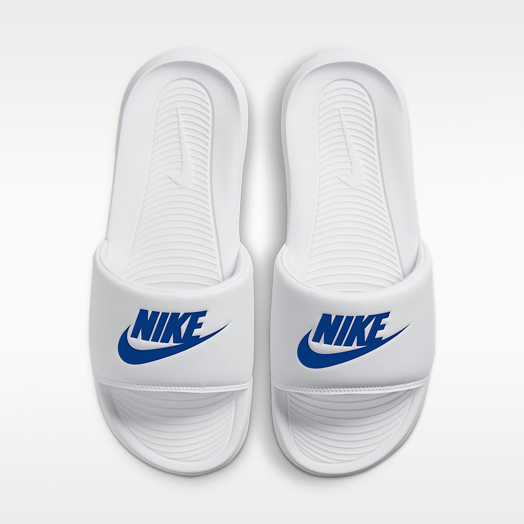 Nike Victori One Slides (Herren) – Weiß/Weiß/Game Royal