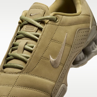 Nike Total 90 Shox Magia Damenschuh – Neutral Olive/Matte Olive/Stone/Metallic Silver