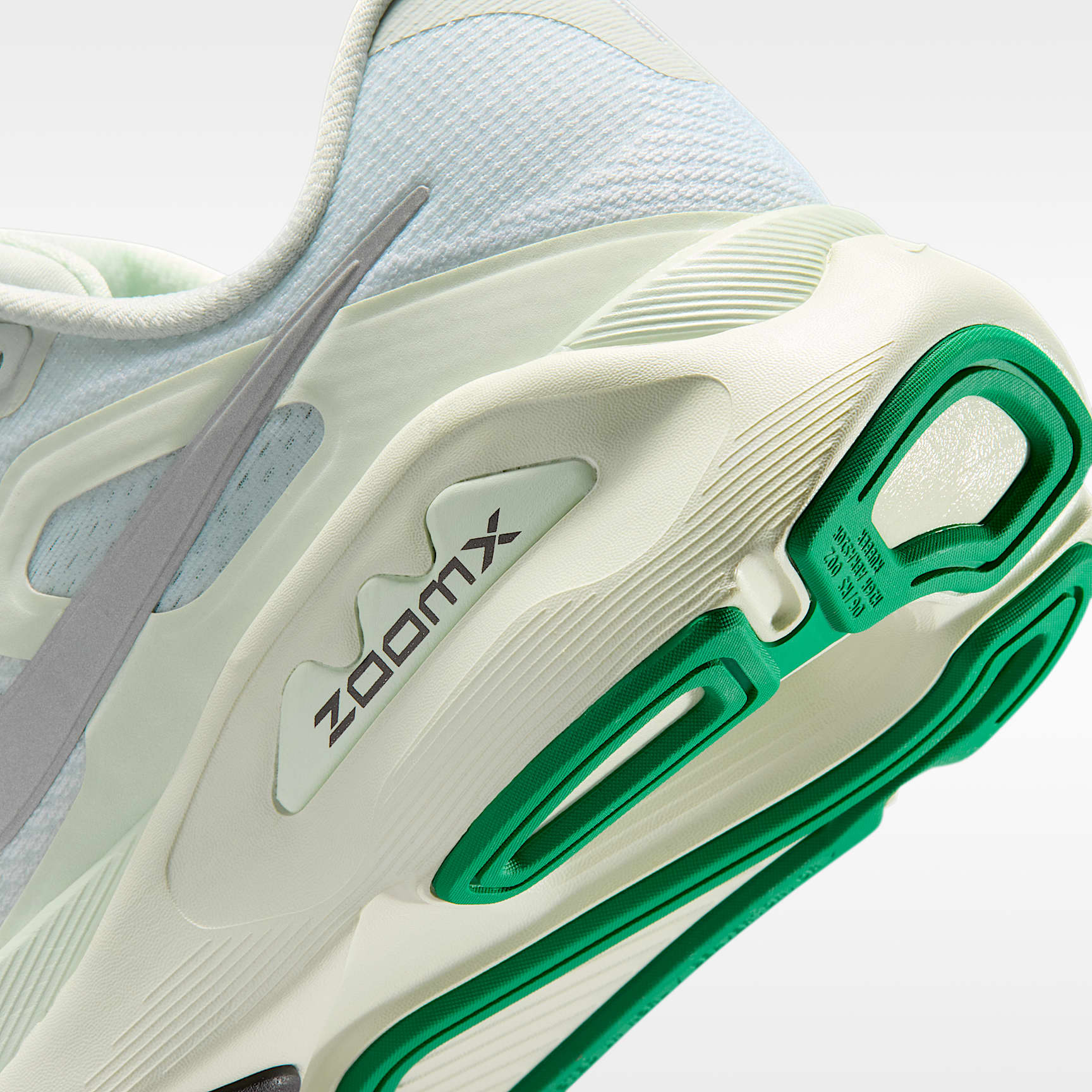 Nike Structure Plus Straßenlaufschuh (Damen) – Light Silver/Coconut Milk/Barely Green/Metallic Silver