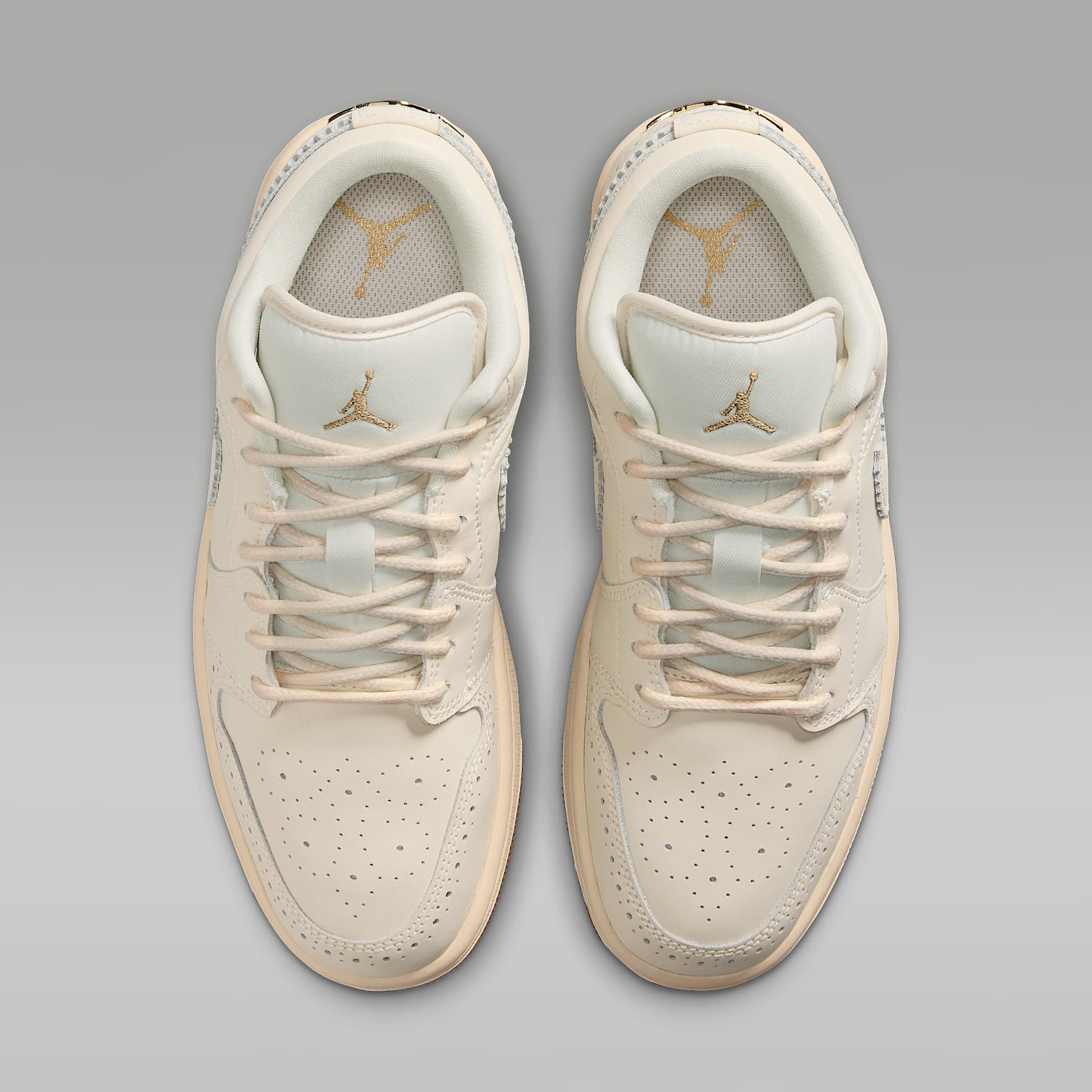 Air Jordan 1 Low SE Damenschuh – Chalk/Metallic Gold/Pearl White/Chalk