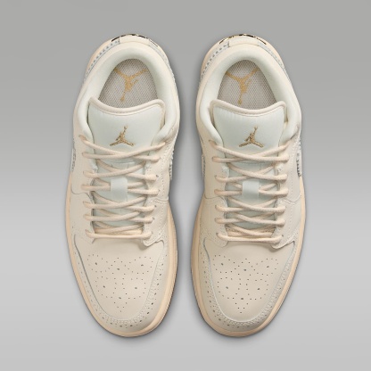 Air Jordan 1 Low SE Damenschuh – Chalk/Metallic Gold/Pearl White/Chalk