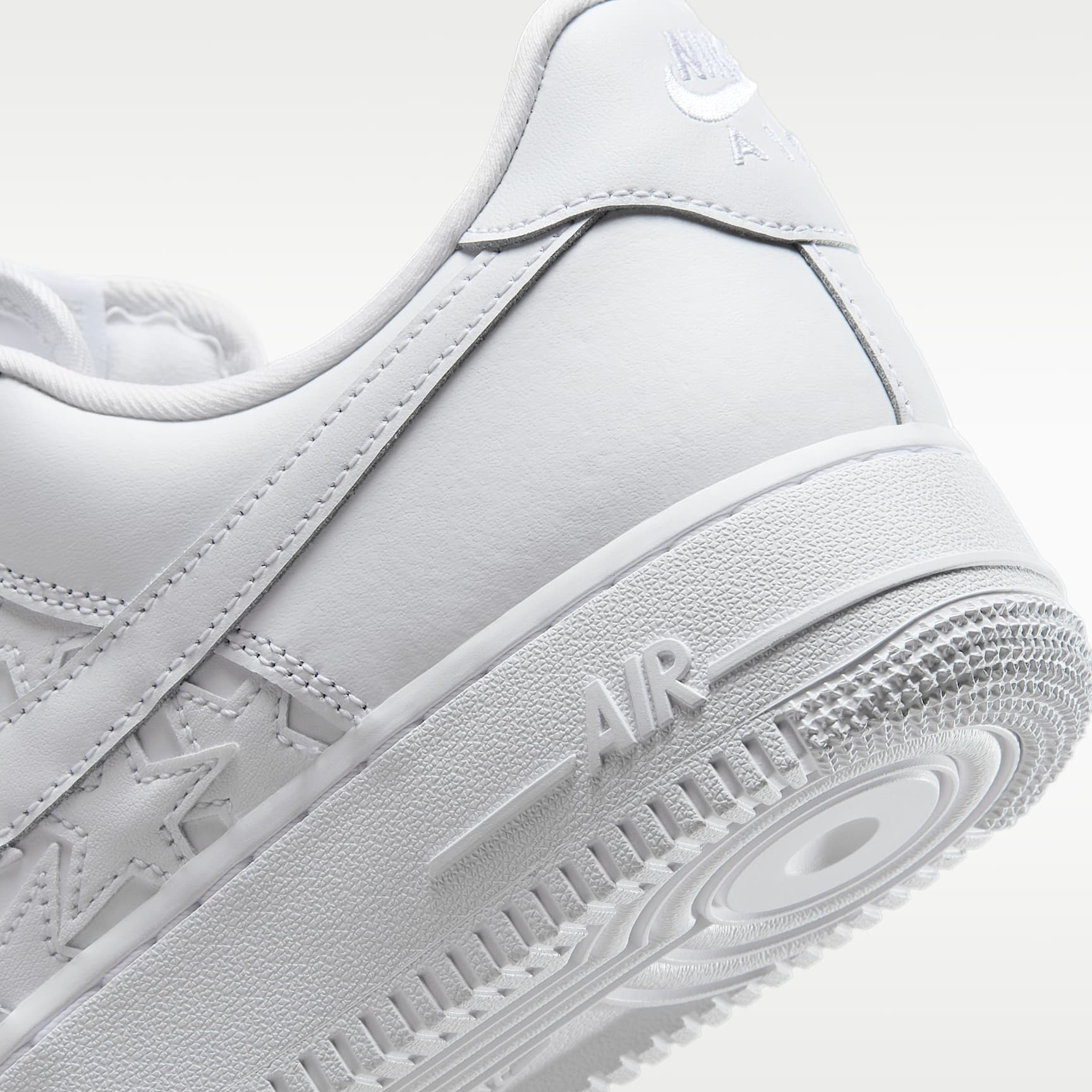Nike Air Force 1 '07 Edge Herrenschuh – Weiß/Metallic Silver/Weiß