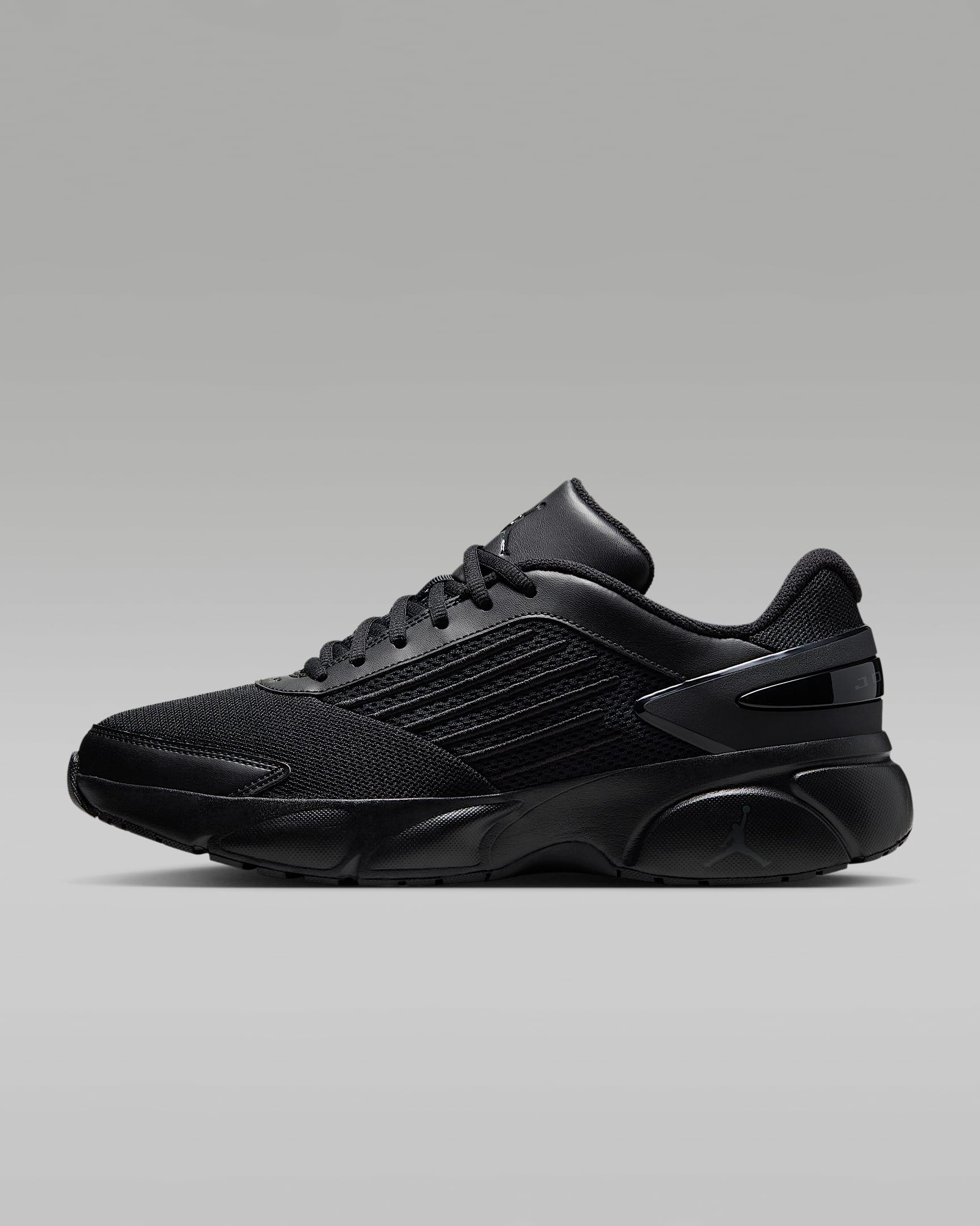 Jordan Trunner Flow Schuhe (Herren) – Schwarz/Dark Smoke Grey