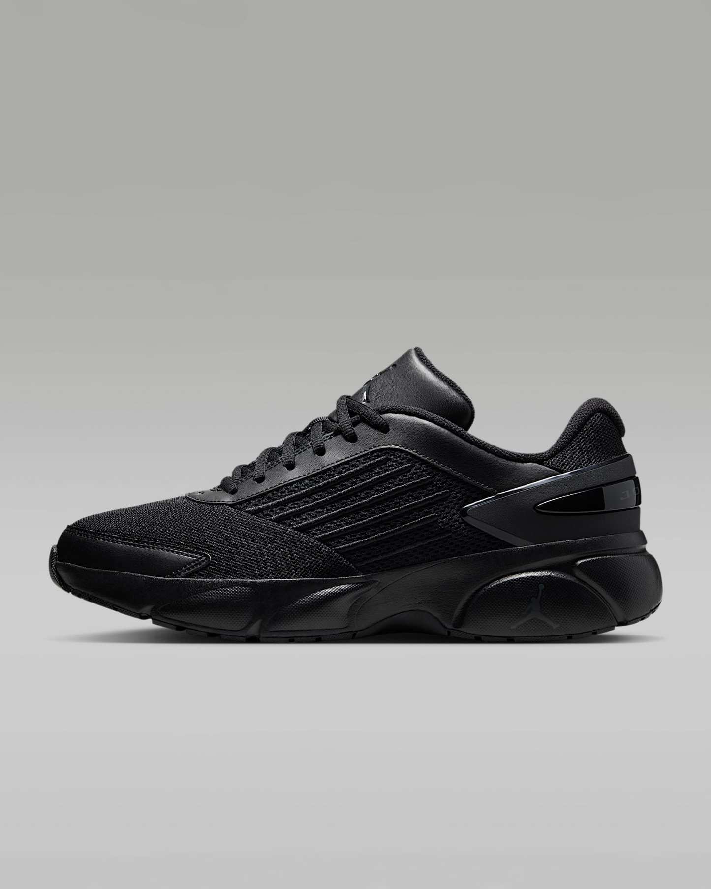 Jordan Trunner Flow Schuhe (Herren) – Schwarz/Dark Smoke Grey