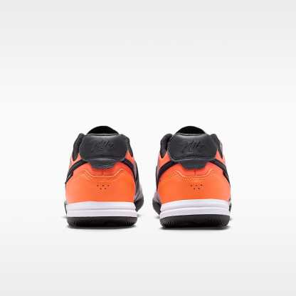 Nike Tiempo Streetgato PRM Heritage Low-Top-Fußballschuh für Hallen- und Hartplätze – Bleached Lilac/Total Orange/Schwarz