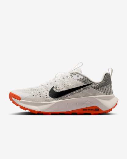Nike Wildhorse 10 Traillaufschuh (Herren) – Summit White/Safety Orange/Phantom/Schwarz