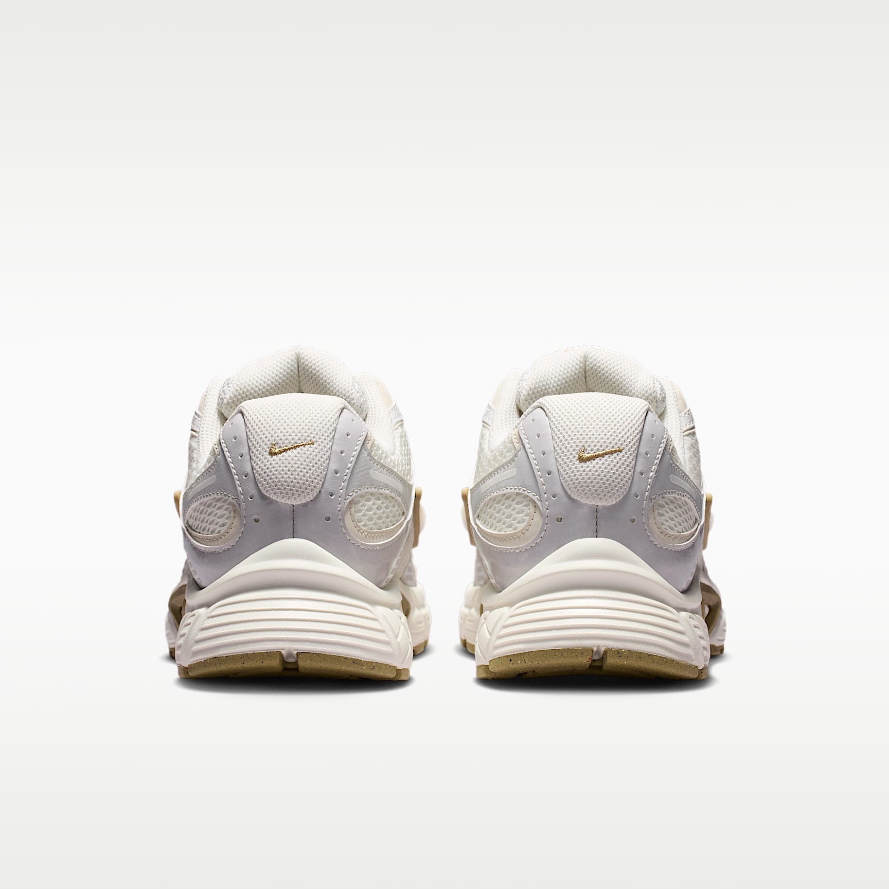 Nike V5 RNR Schuh mit reflektierenden Akzenten (Damen) – Sail/Parachute Beige/Light Orewood Brown/Sail