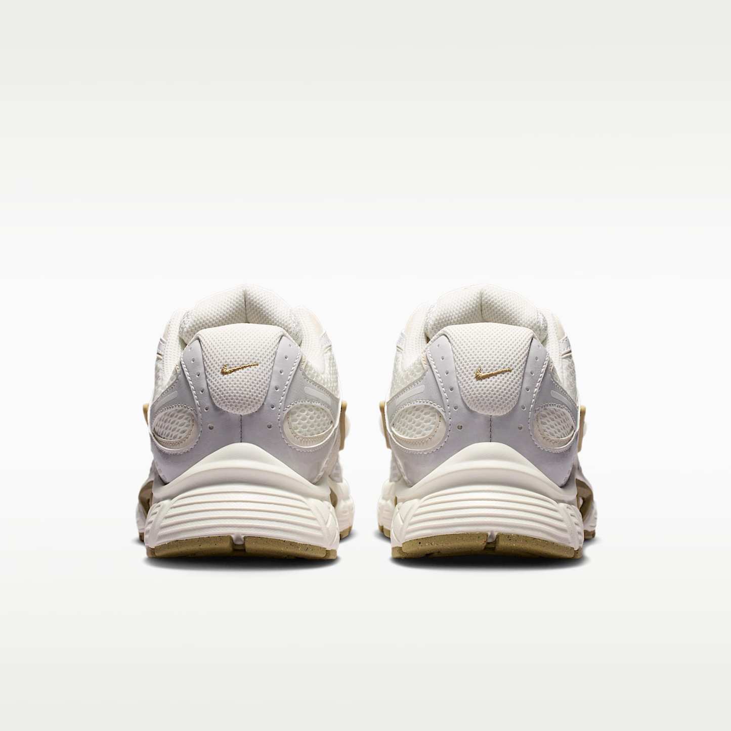 Nike V5 RNR Schuh mit reflektierenden Akzenten (Damen) – Sail/Parachute Beige/Light Orewood Brown/Sail