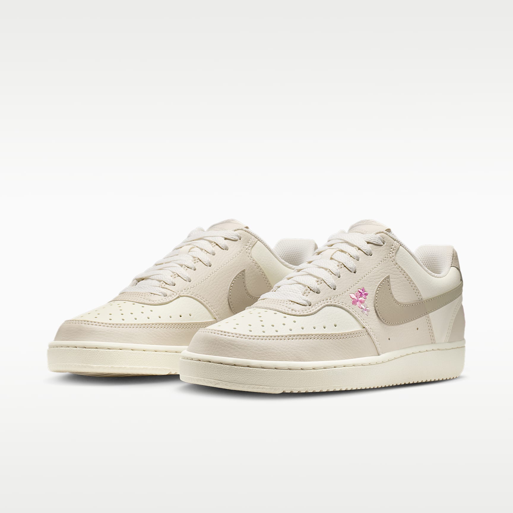 Nike Court Vision Low SE "Stitched Floral" Schuh (Damen) – Sail/Light Orewood Brown/Cream II