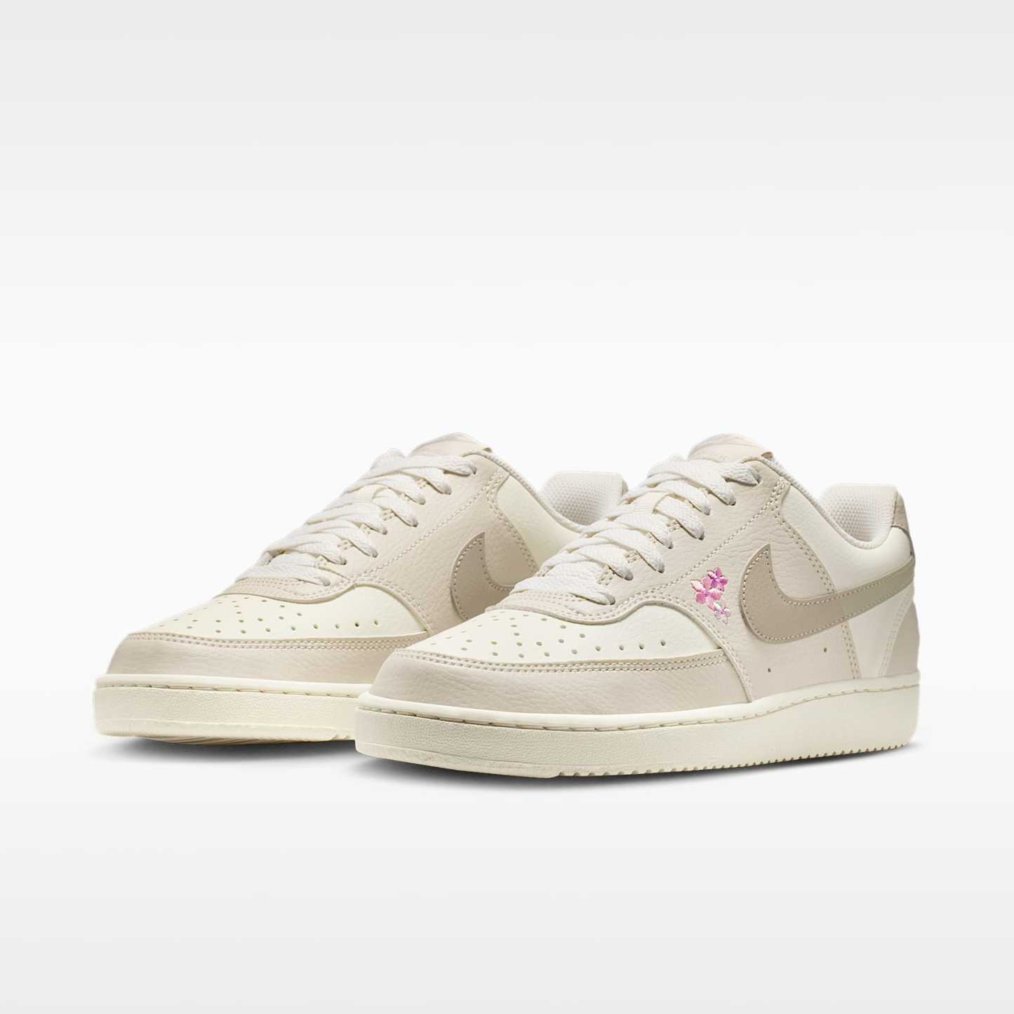 Nike Court Vision Low SE "Stitched Floral" Schuh (Damen) – Sail/Light Orewood Brown/Cream II