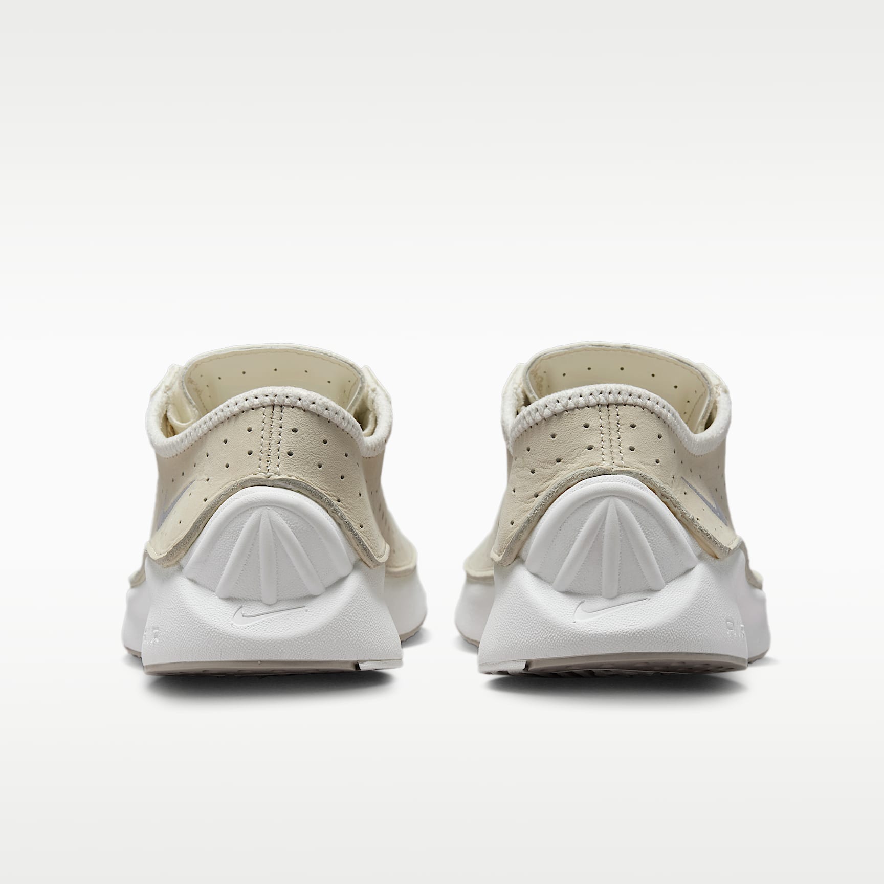 Nike Air Superfly Schuh (Damen) – Coconut Milk/Sail/Classic Stone/Metallic Silver