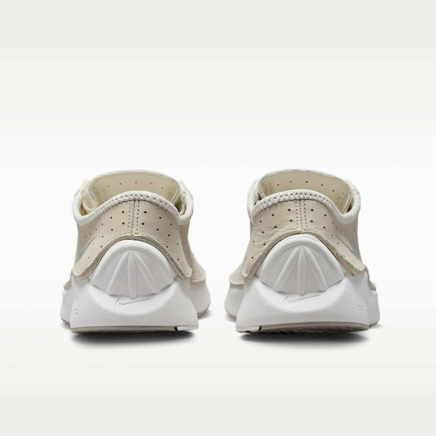 Nike Air Superfly Schuh (Damen) – Coconut Milk/Sail/Classic Stone/Metallic Silver