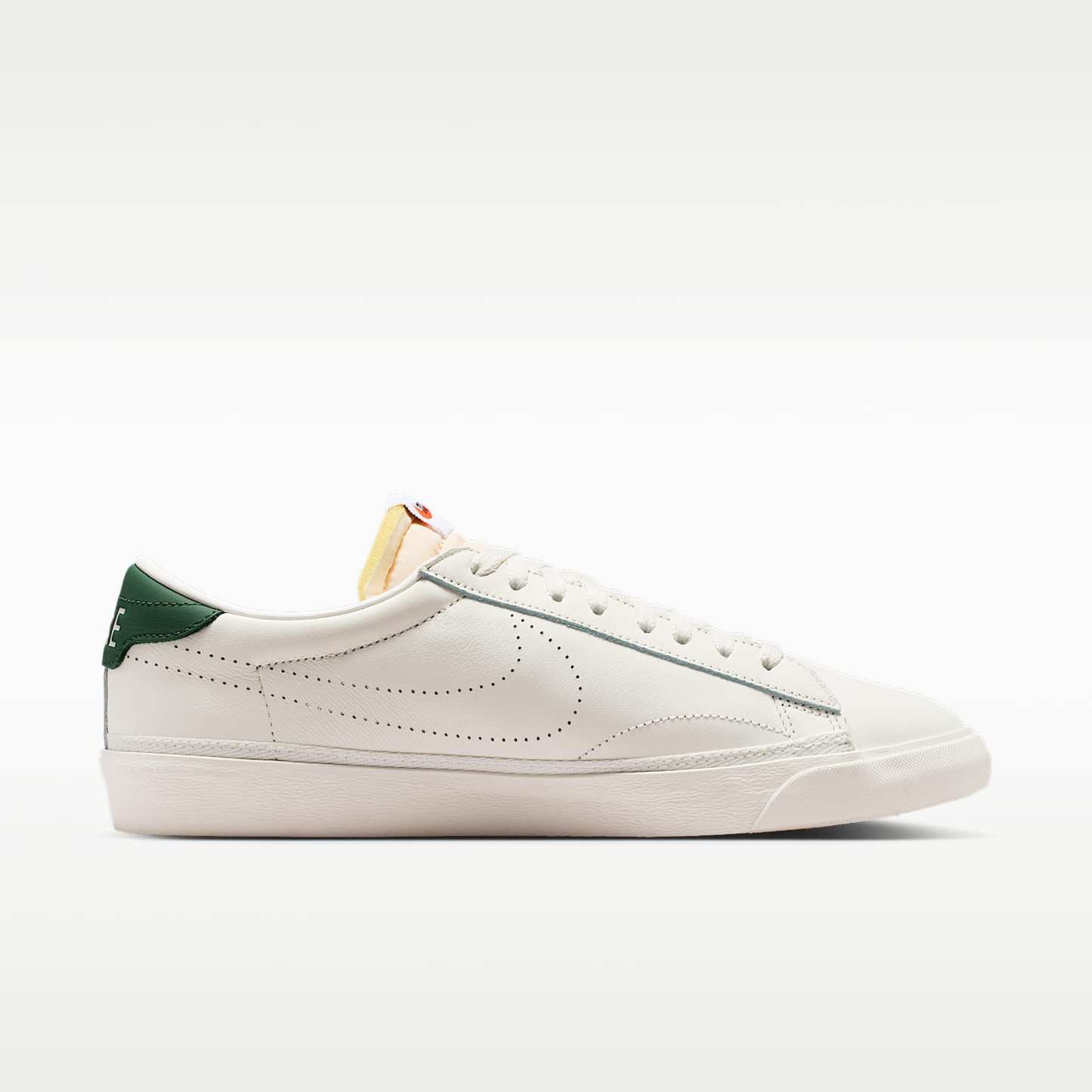 Nike Tennis Classic Schuh (Herren) – Sail/Fir/Team Orange/Sail