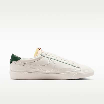 Nike Tennis Classic Schuh (Herren) – Sail/Fir/Team Orange/Sail