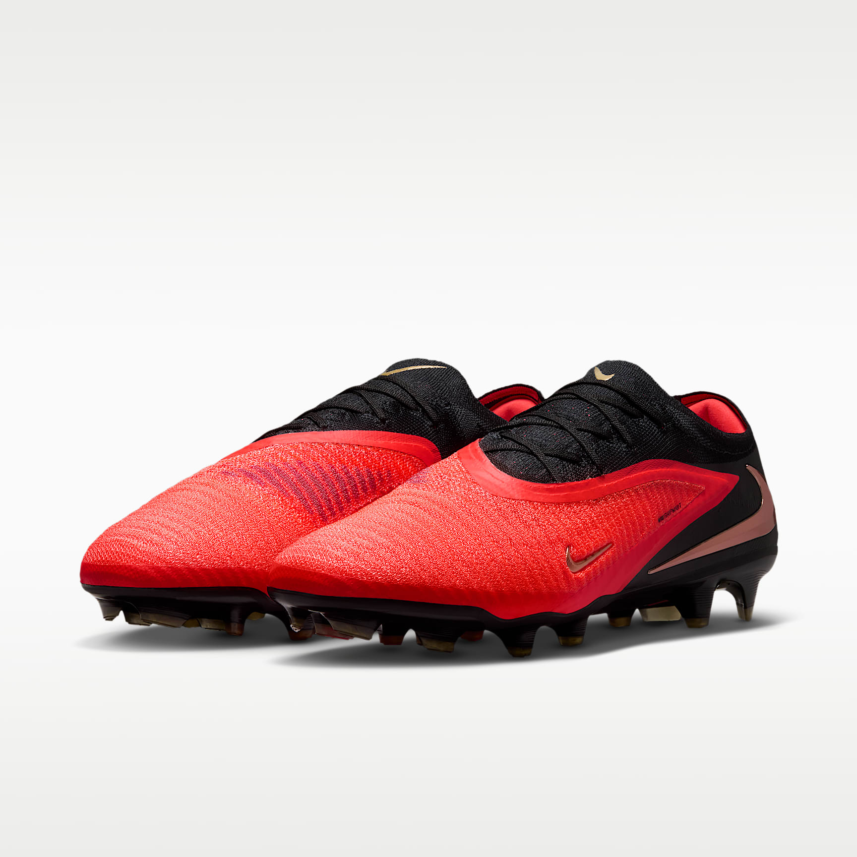 Nike Phantom 6 Low Elite Fußballschuh für normalen Rasen – Bright Crimson/Bright Crimson/Schwarz