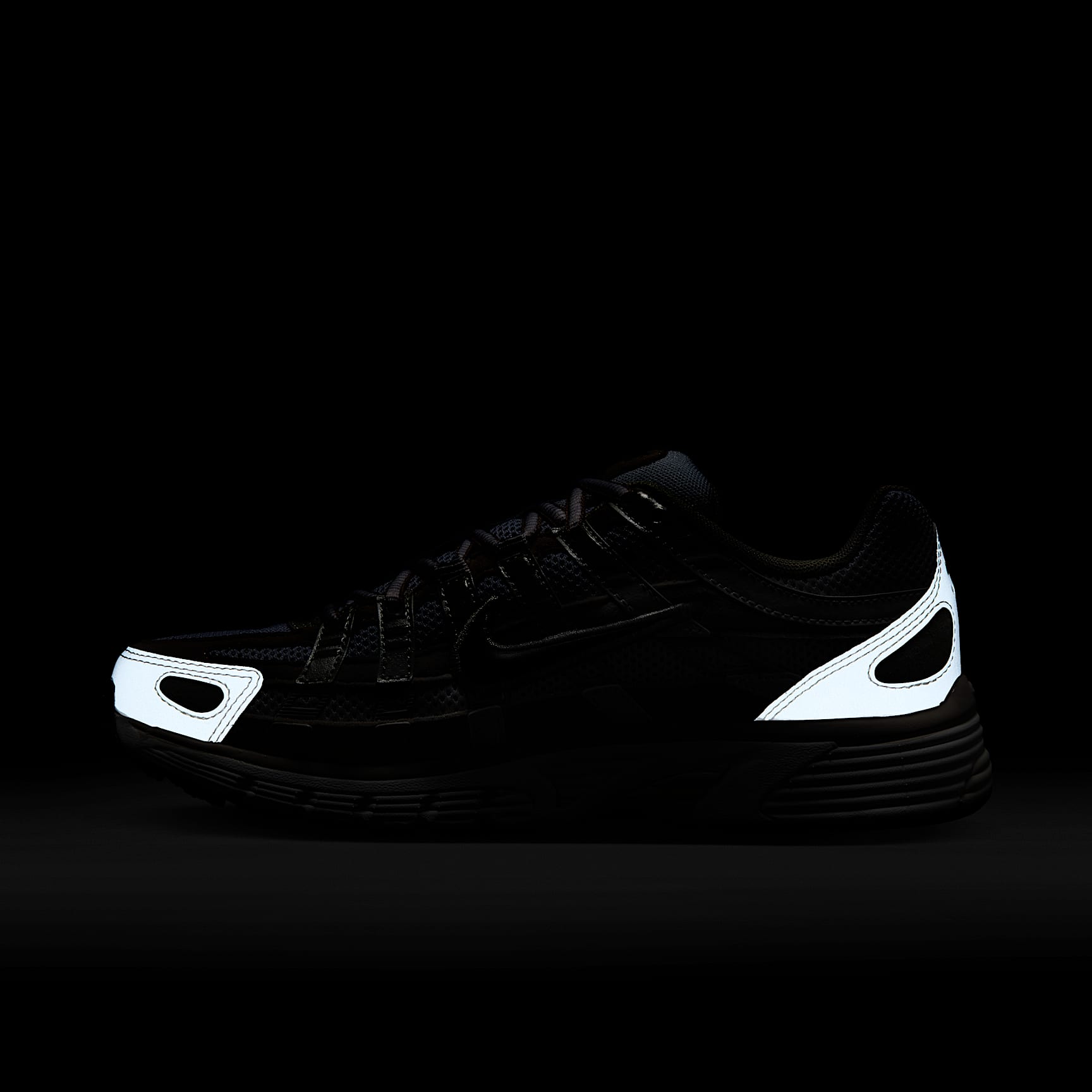 Nike P-6000 Damenschuh – Light Orewood Brown/Weiß/Metallic Summit White/Schwarz