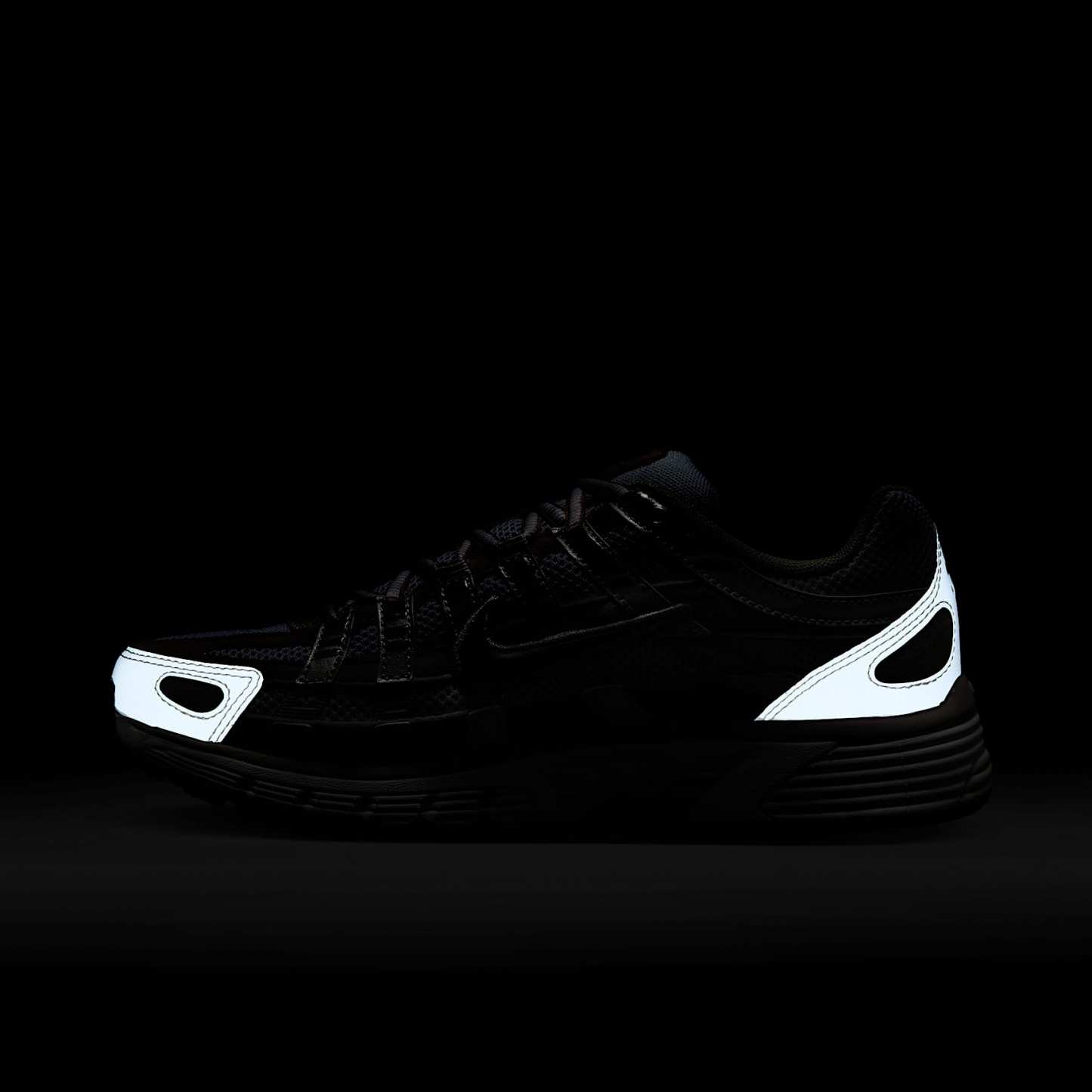 Nike P-6000 Damenschuh – Light Orewood Brown/Weiß/Metallic Summit White/Schwarz
