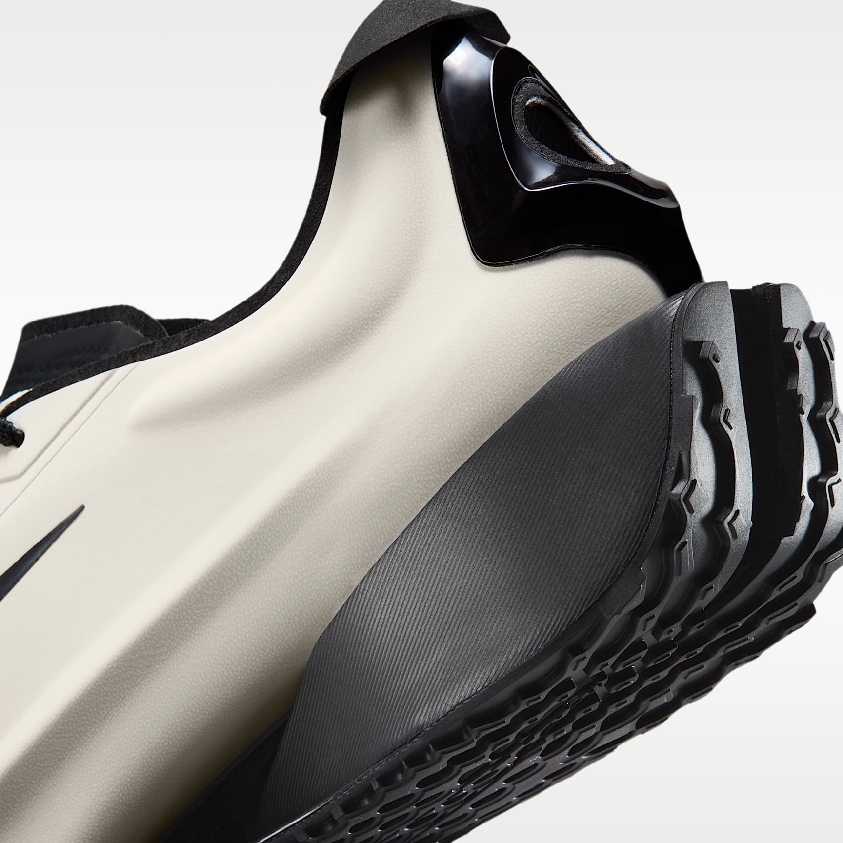 Nike First Sight Noir Schuh (Damen) – Light Bone/Metallic Dark Grey/Schwarz