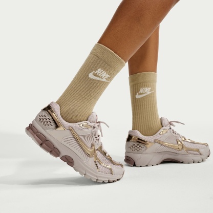 Nike Zoom Vomero 5 Schuh (Damen) – Light Orewood Brown/Hemp/Phantom/Metallic Gold