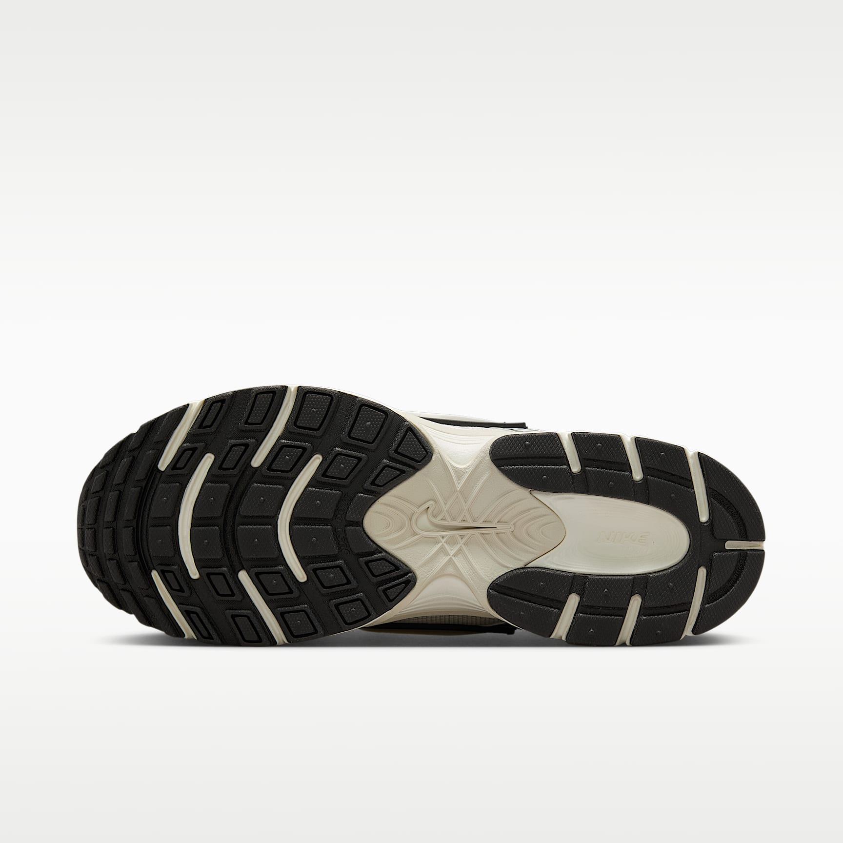 Nike V5 RNR Schuh mit reflektierenden Akzenten (Damen) – Summit White/Sail/Schwarz/Light Orewood Brown