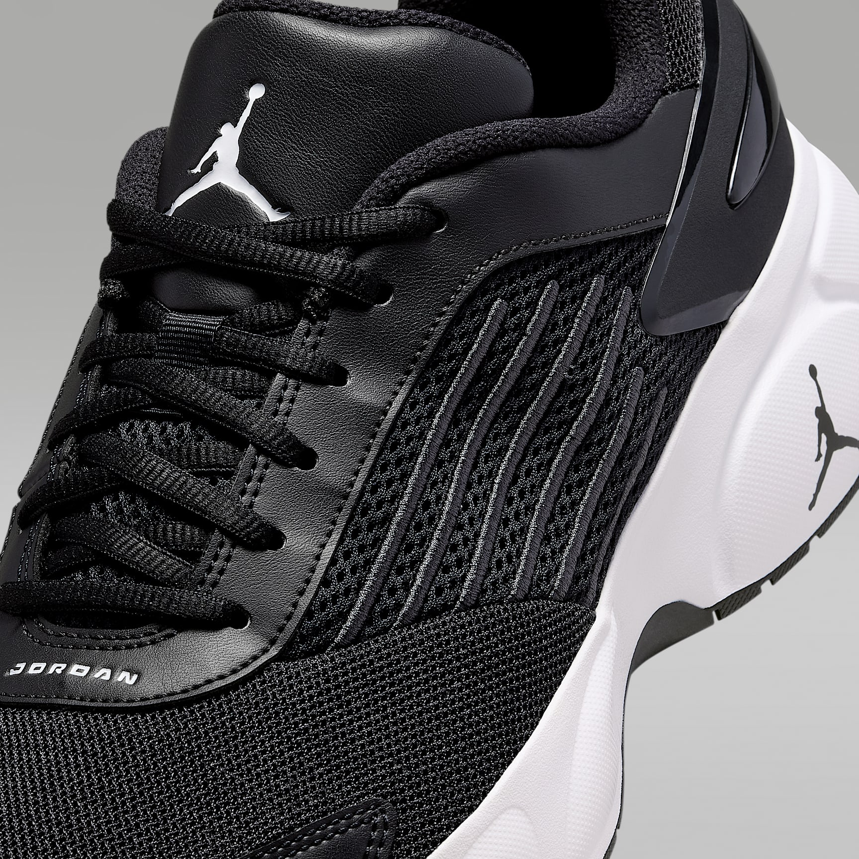 Jordan Trunner Flow Schuhe (Herren) – Schwarz/Anthracite/Weiß