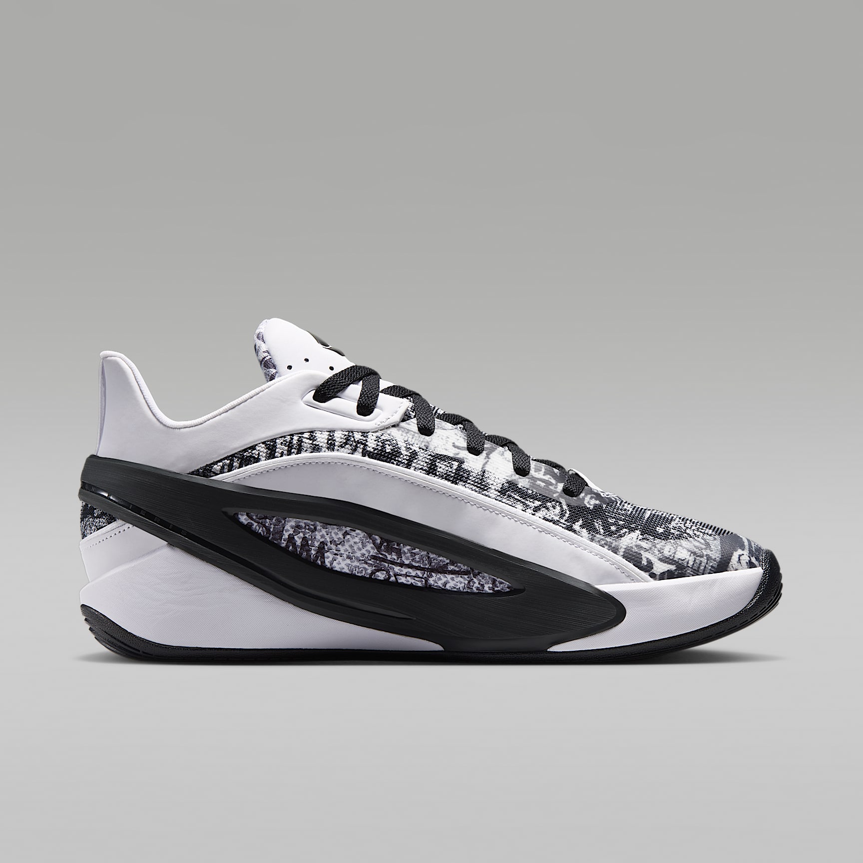 Luka 5 "Graffiti" Basketballschuh – Weiß/Schwarz