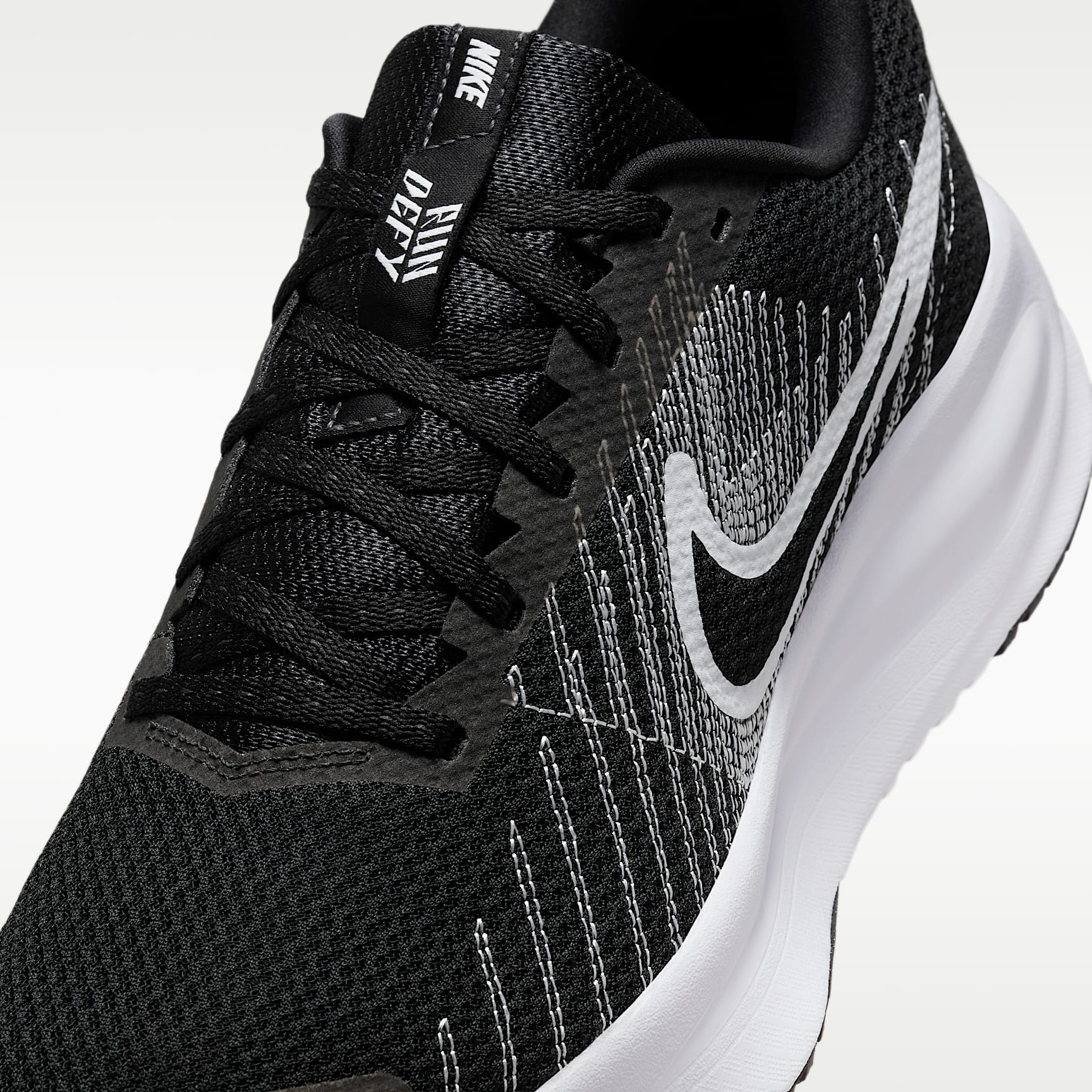 Nike Run Defy Straßenlaufschuh (Herren) – Schwarz/Weiß