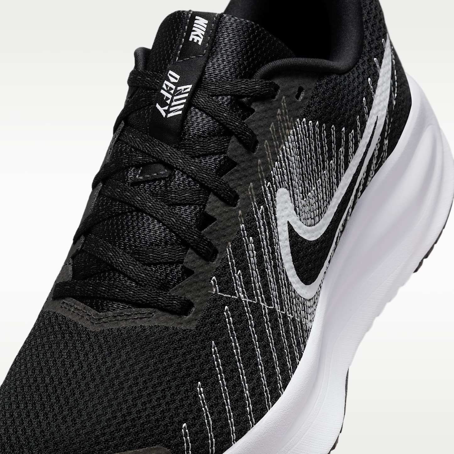 Nike Run Defy Straßenlaufschuh (Herren) – Schwarz/Weiß