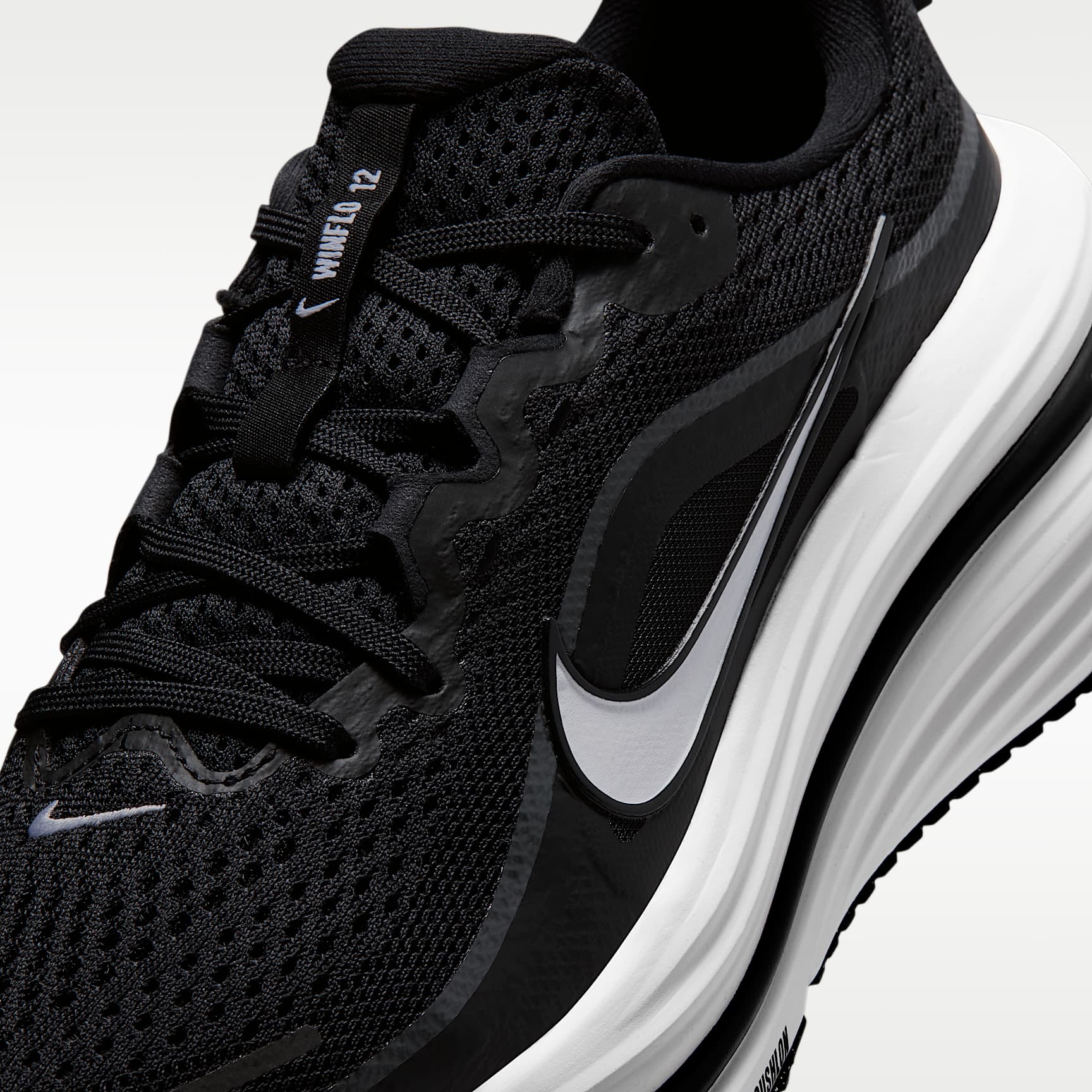 Nike Winflo 12 Straßenlaufschuh (Damen) – Schwarz/Dark Smoke Grey/Weiß