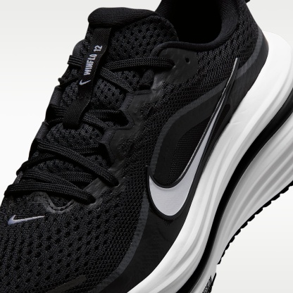 Nike Winflo 12 Straßenlaufschuh (Damen) – Schwarz/Dark Smoke Grey/Weiß