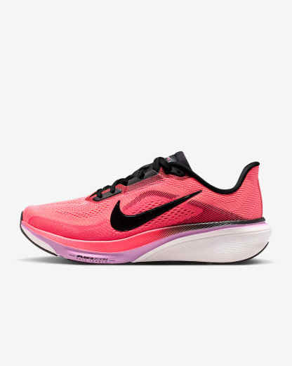 Nike Pegasus 42 Straßenlaufschuh (Damen) – Lava Glow/Flash Crimson/Light Magenta/Schwarz