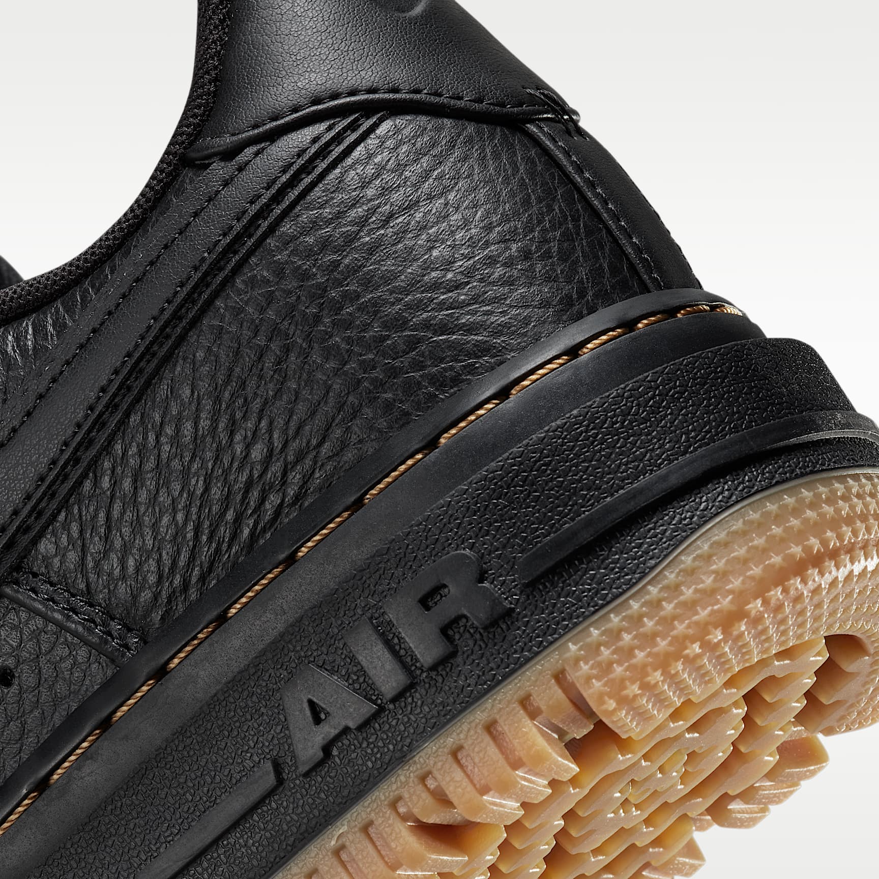 Nike Air Force 1 Luxe Herrenschuh – Schwarz/Bucktan/Gum Yellow/Schwarz