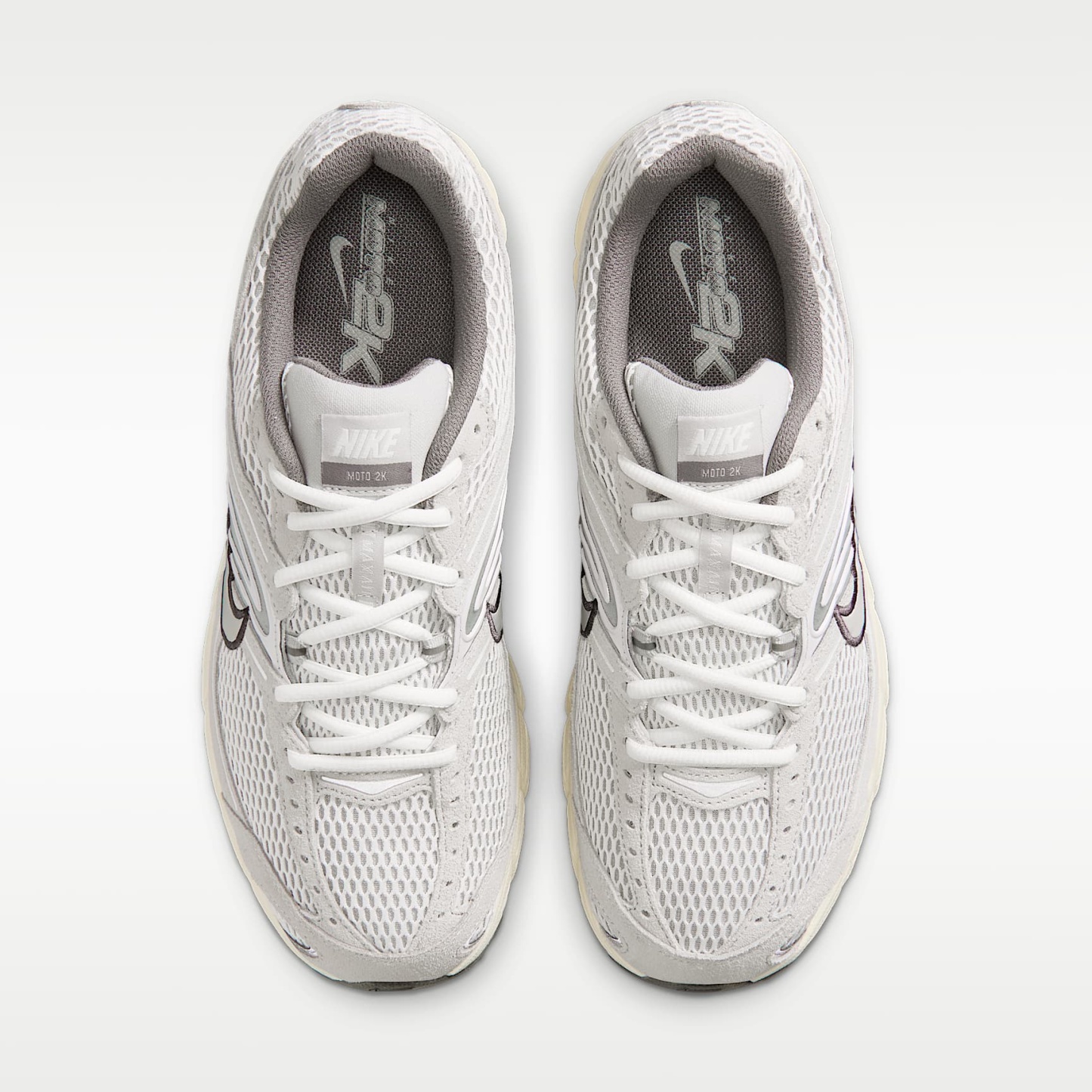 Nike Air Max Moto 2K Schuh (Herren) – Grey Fog/Gunsmoke/Coconut Milk/Summit White
