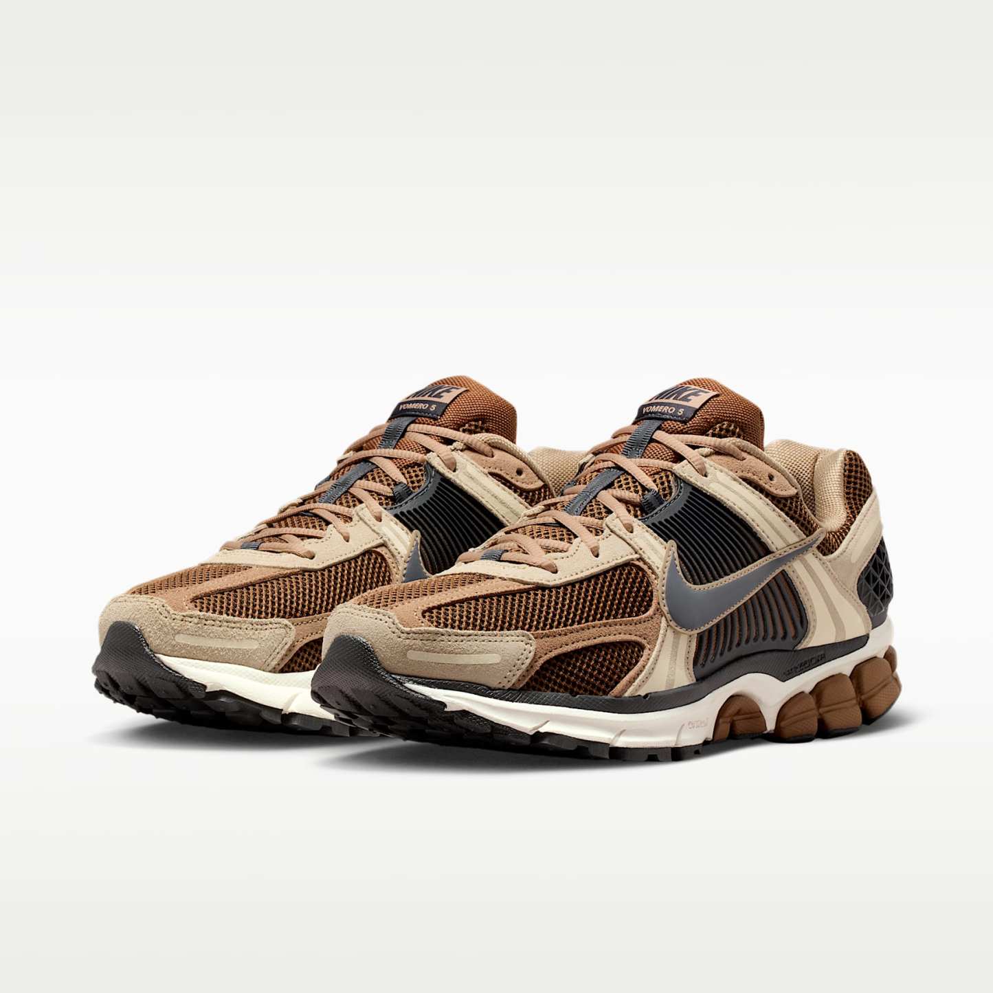 Nike Zoom Vomero 5 Herrenschuh – Light British Tan/British Khaki/Linen/Dark Smoke Grey
