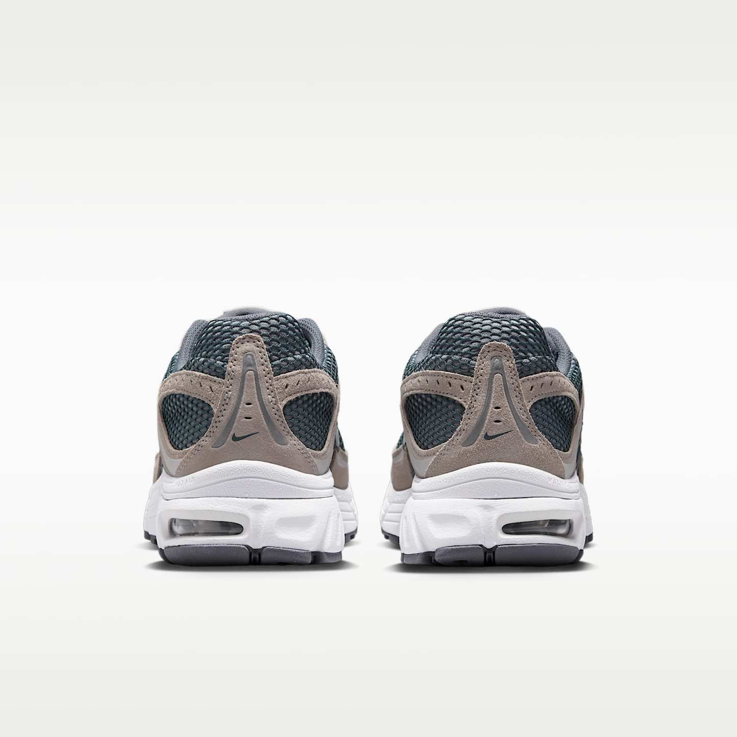 Nike Air Max Moto 2K Schuh (Herren) – Cool Grey/Photon Dust/Wolf Grey/Weiß