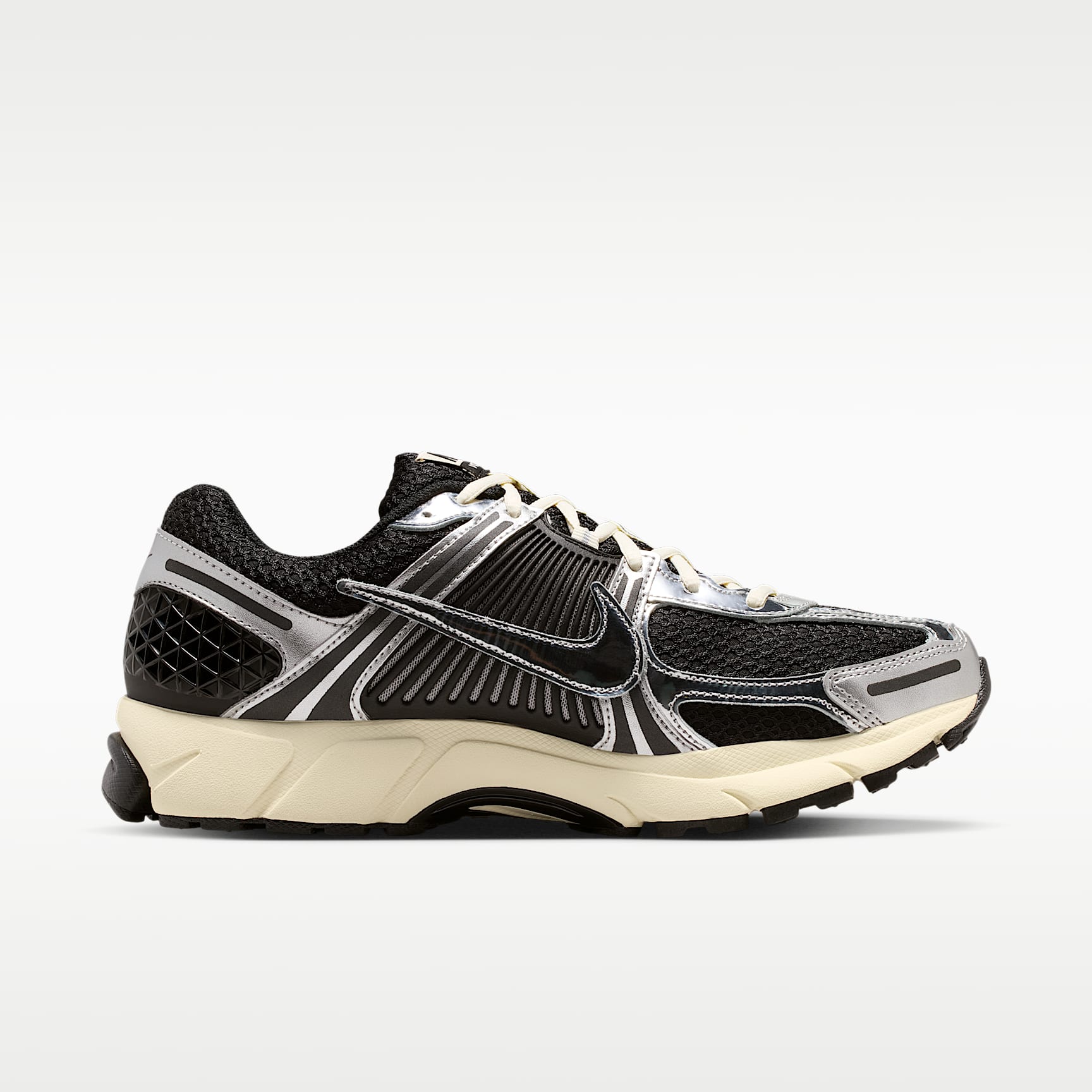 Nike Zoom Vomero 5 Schuh (Herren) – Schwarz/Metallic Silver/Coconut Milk/Chrome