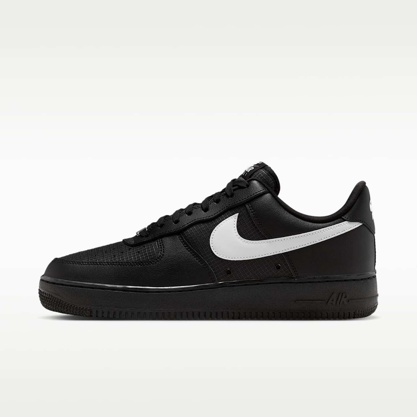 Nike Air Force 1 '07 LV8 Schuh (Herren) – Schwarz/Schwarz/Weiß