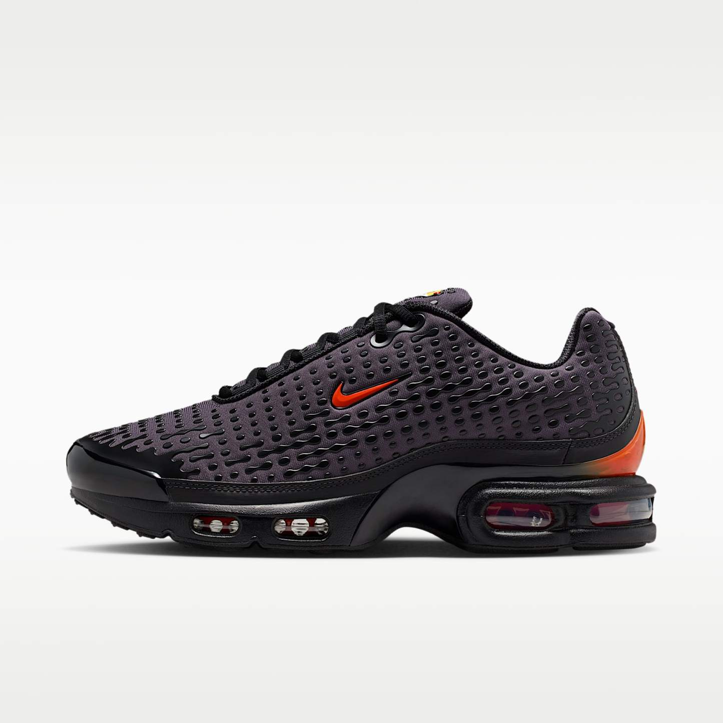 Nike Air Max Plus VII Schuh (Herren) – Schwarz/Medium Ash/Bright Crimson/Dark Copper