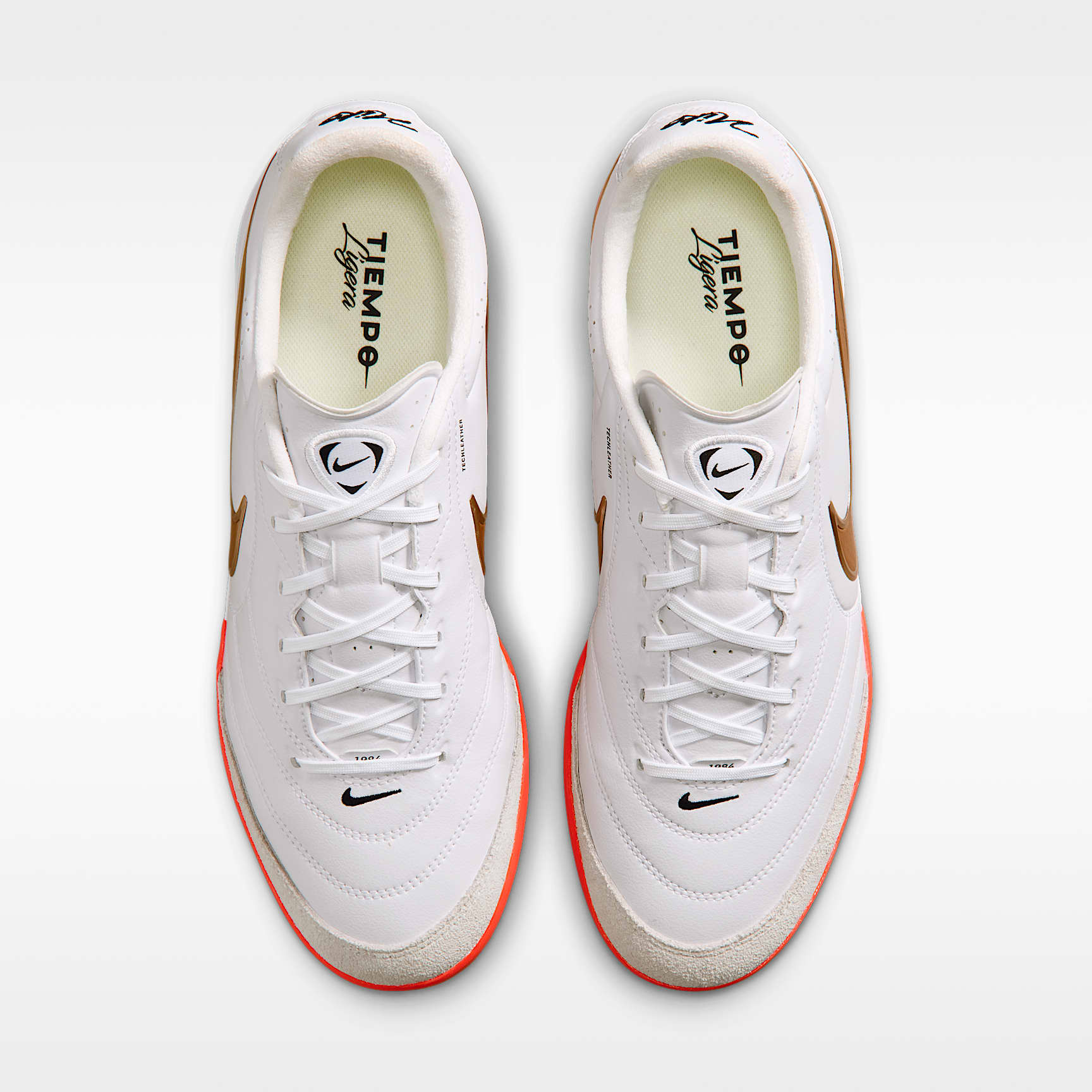 Nike Tiempo Ligera Pro Low-Top-Fußballschuh für Turf – Weiß/Bright Crimson/Blur