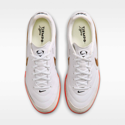 Nike Tiempo Ligera Pro Low-Top-Fußballschuh für Turf – Weiß/Bright Crimson/Blur