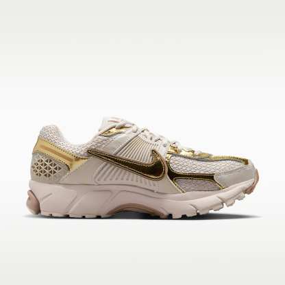 Nike Zoom Vomero 5 Schuh (Damen) – Light Orewood Brown/Hemp/Phantom/Metallic Gold