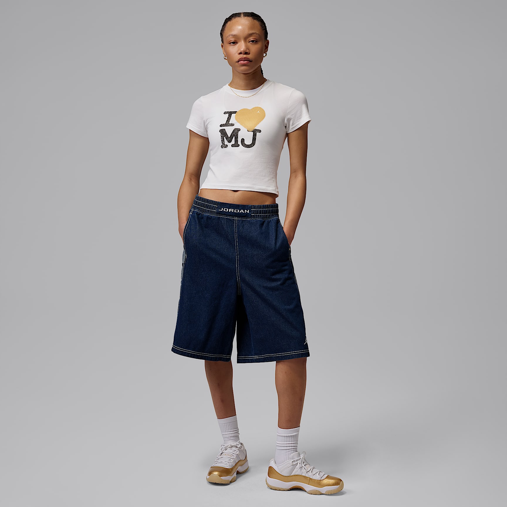 Air Jordan 11 Low "Mother's Day" Schuh (Damen) – Weiß/Team Gold/Metallic Gold