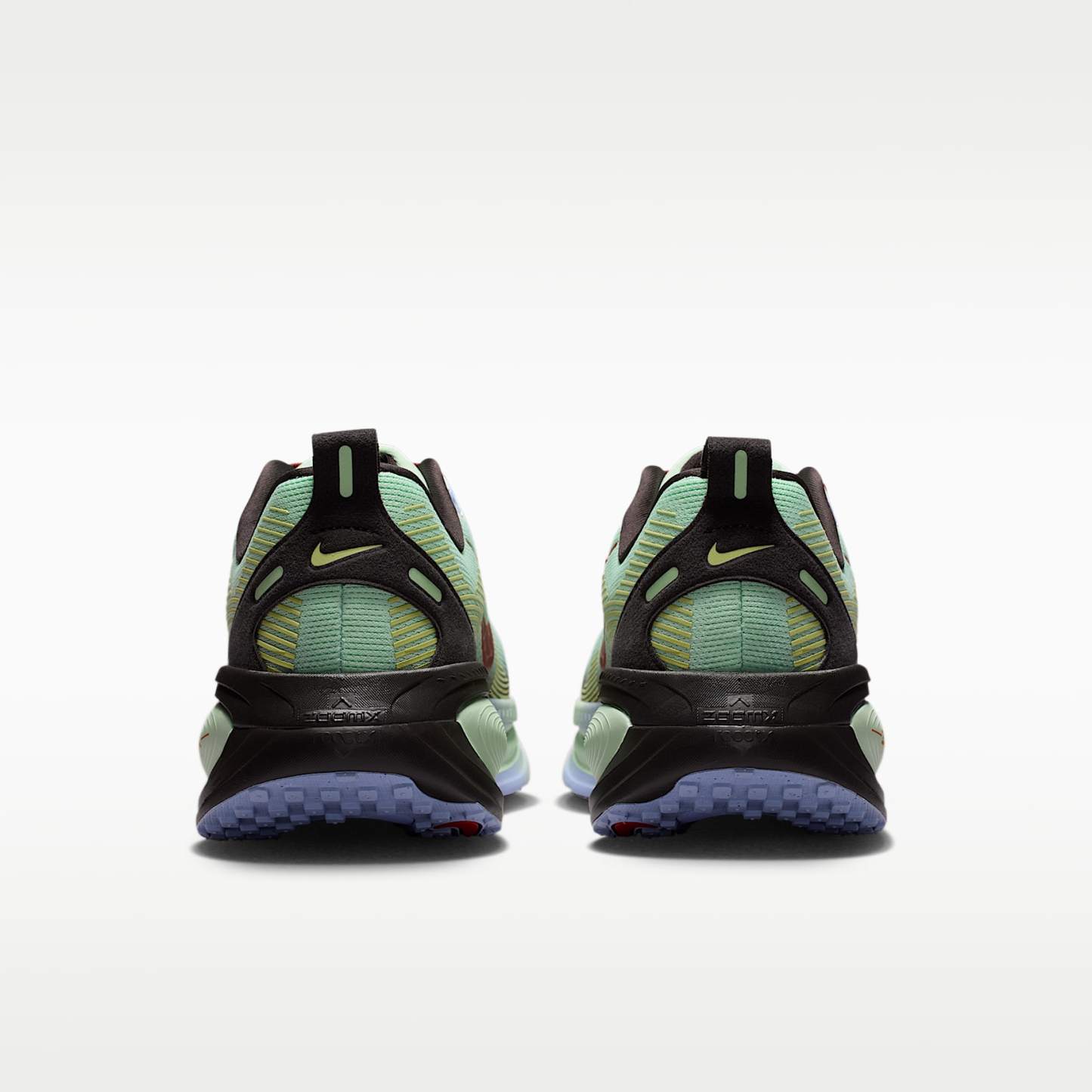 Nike Vomero 18 SE Straßenlaufschuh (Herren) – Frosted Spruce/Tar/Purple Fade/Rugged Orange