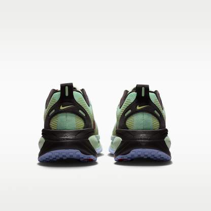 Nike Vomero 18 SE Straßenlaufschuh (Herren) – Frosted Spruce/Tar/Purple Fade/Rugged Orange