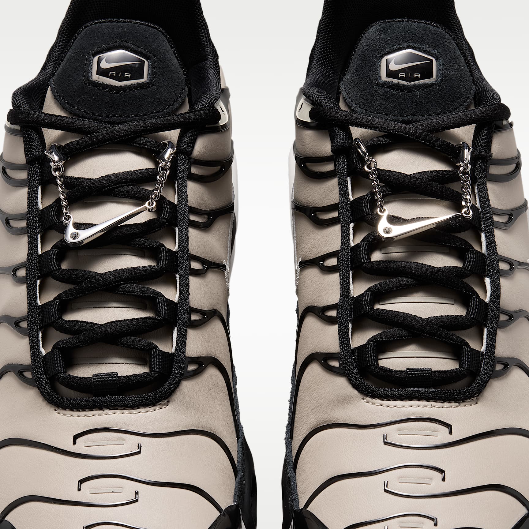 Nike Air Max Plus Schuh (Damen) – Cream II/Summit White/Schwarz